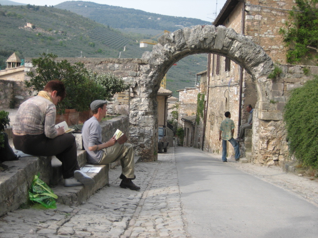 Painting on location in Spello with Reedart Painting Holidays Italy